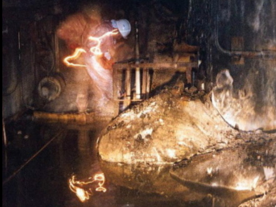 korium on the right, liquidators on the left. lots of distortion by high energy radiation. Glowing "elephant foot" in Czernobyl.